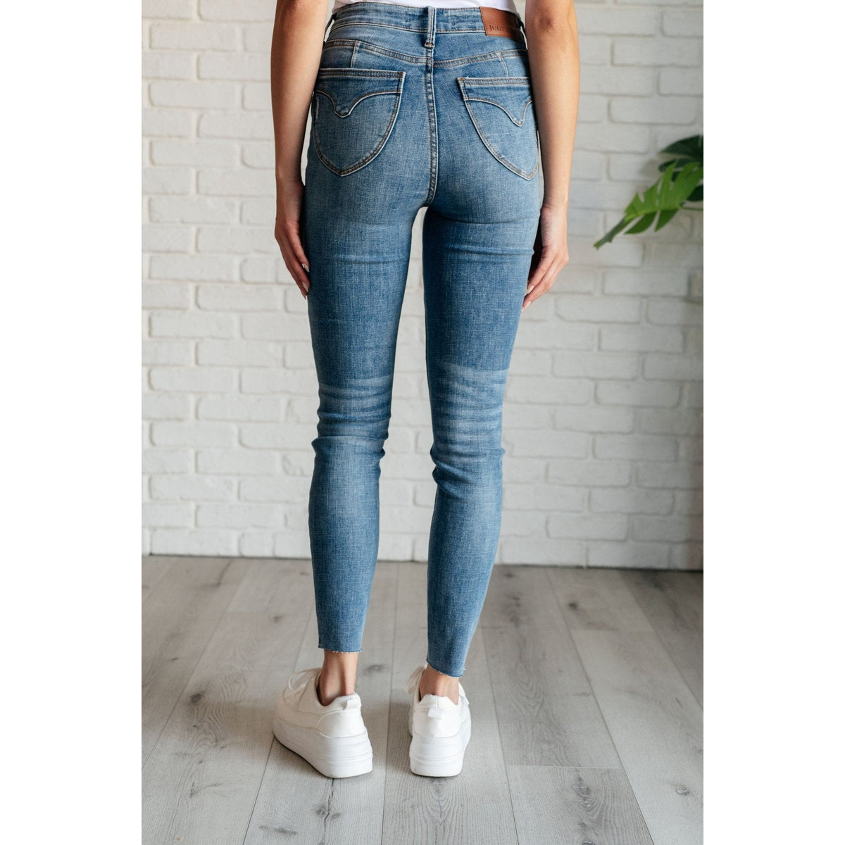 Nicole Tummy Control Skinny Jeans in Vintage Wash