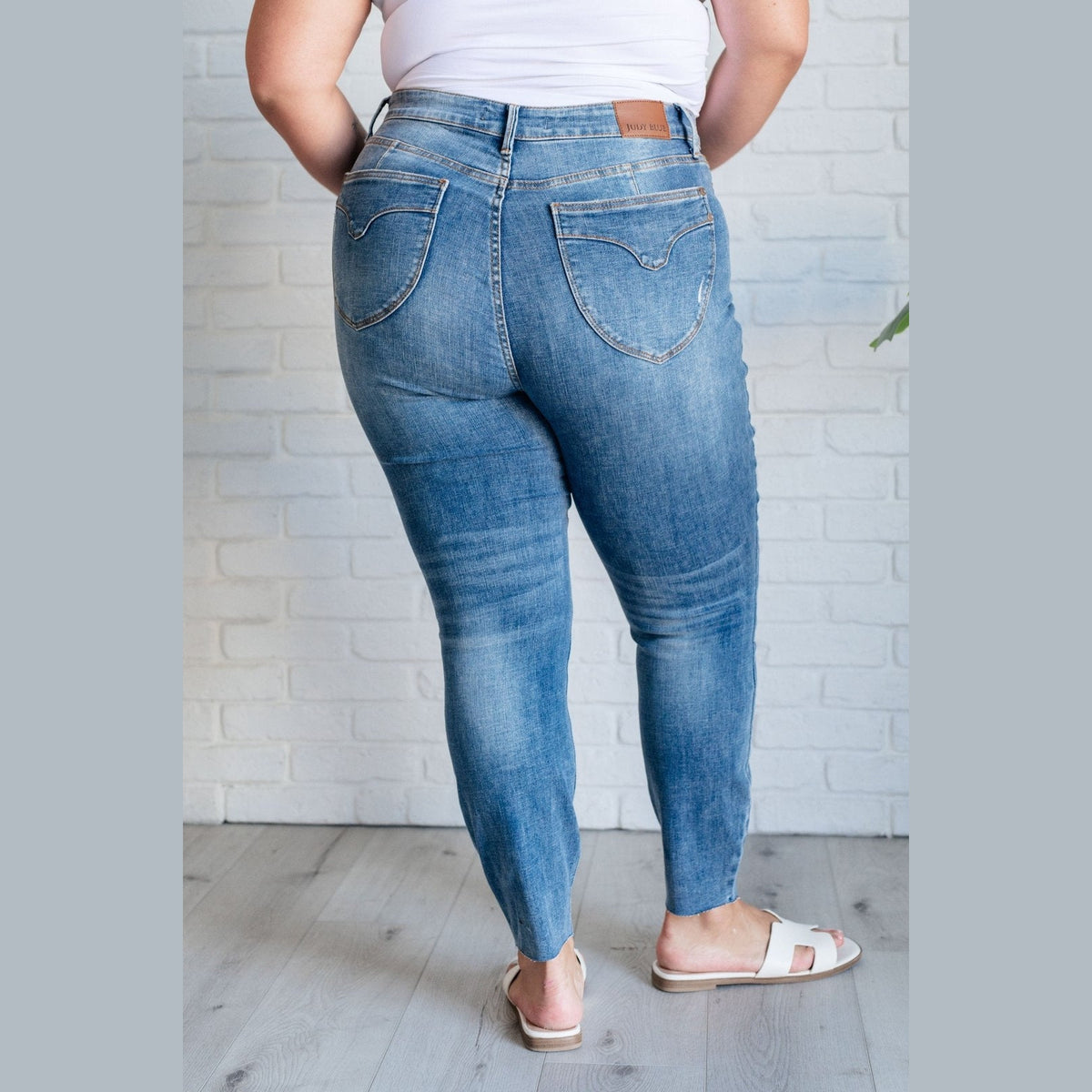 Nicole Tummy Control Skinny Jeans in Vintage Wash