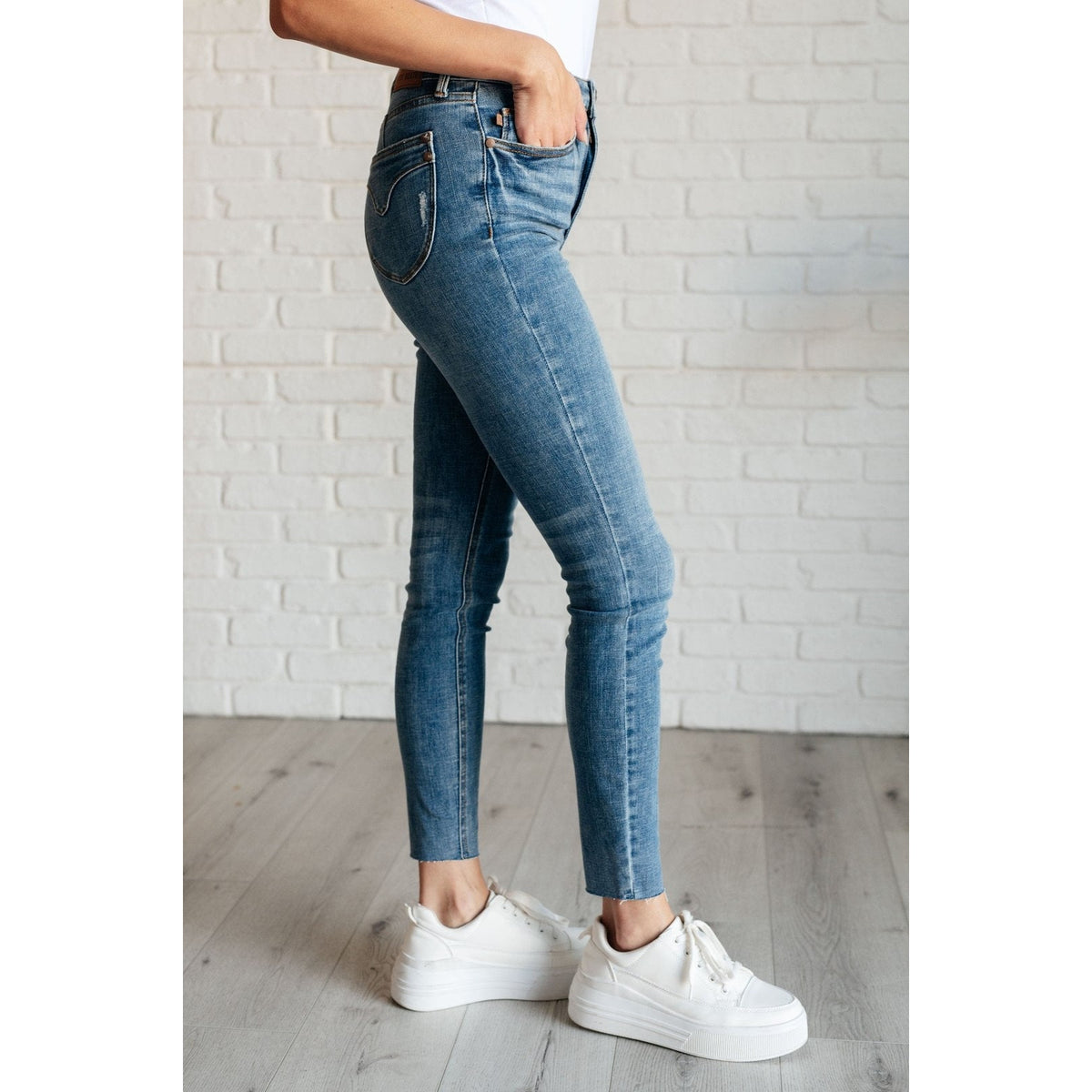 Nicole Tummy Control Skinny Jeans in Vintage Wash