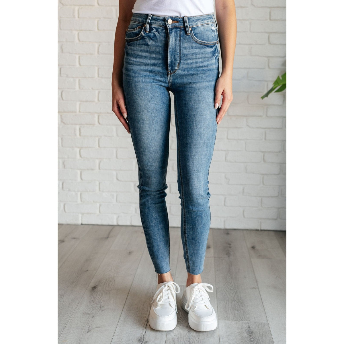 Nicole Tummy Control Skinny Jeans in Vintage Wash