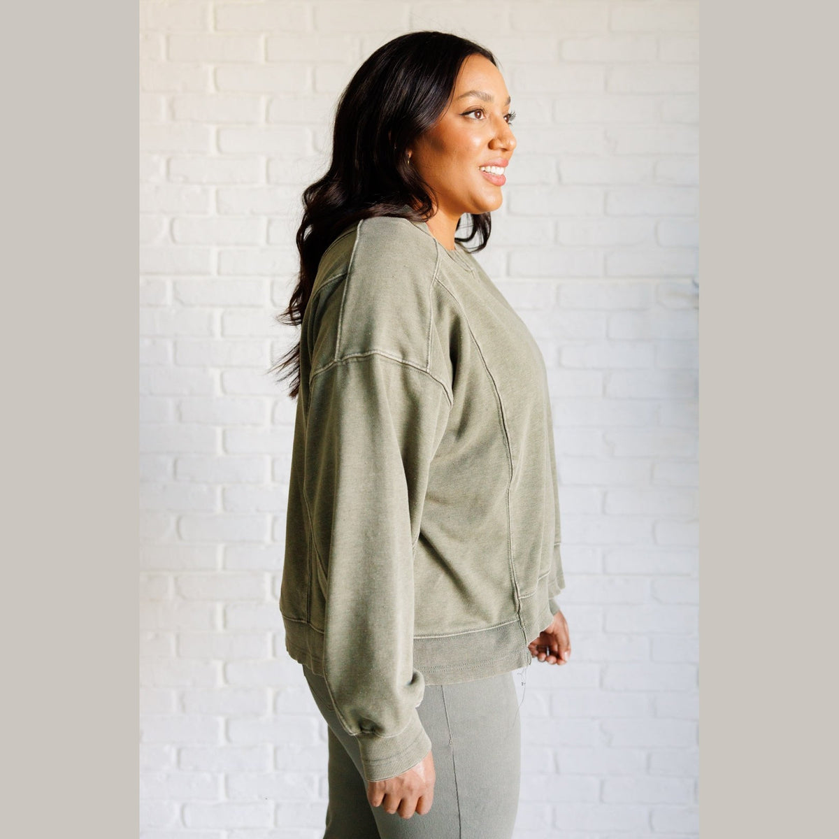 Quick Fix Mineral Wash Crew Neck Pullover in Army Green