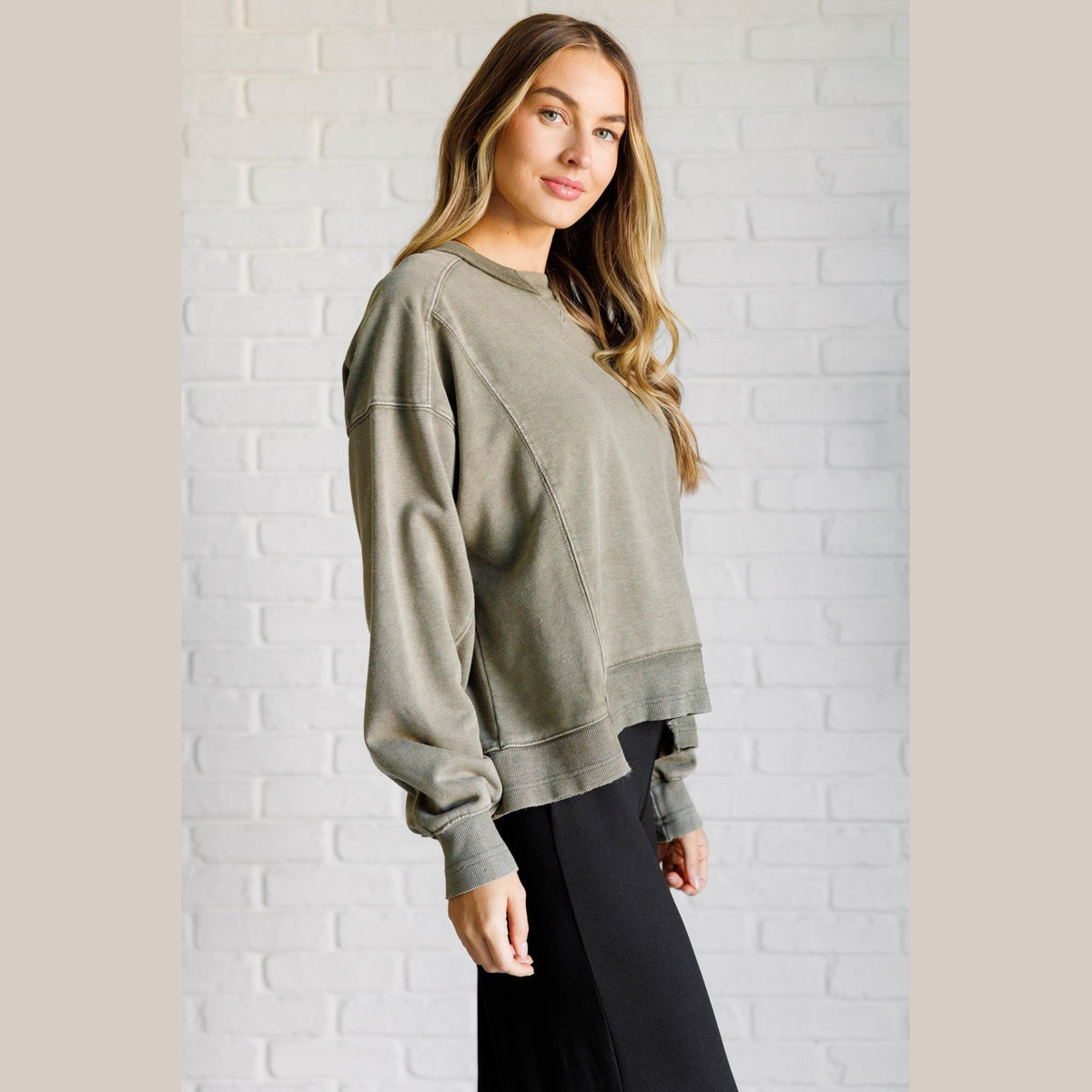 Quick Fix Mineral Wash Crew Neck Pullover in Army Green