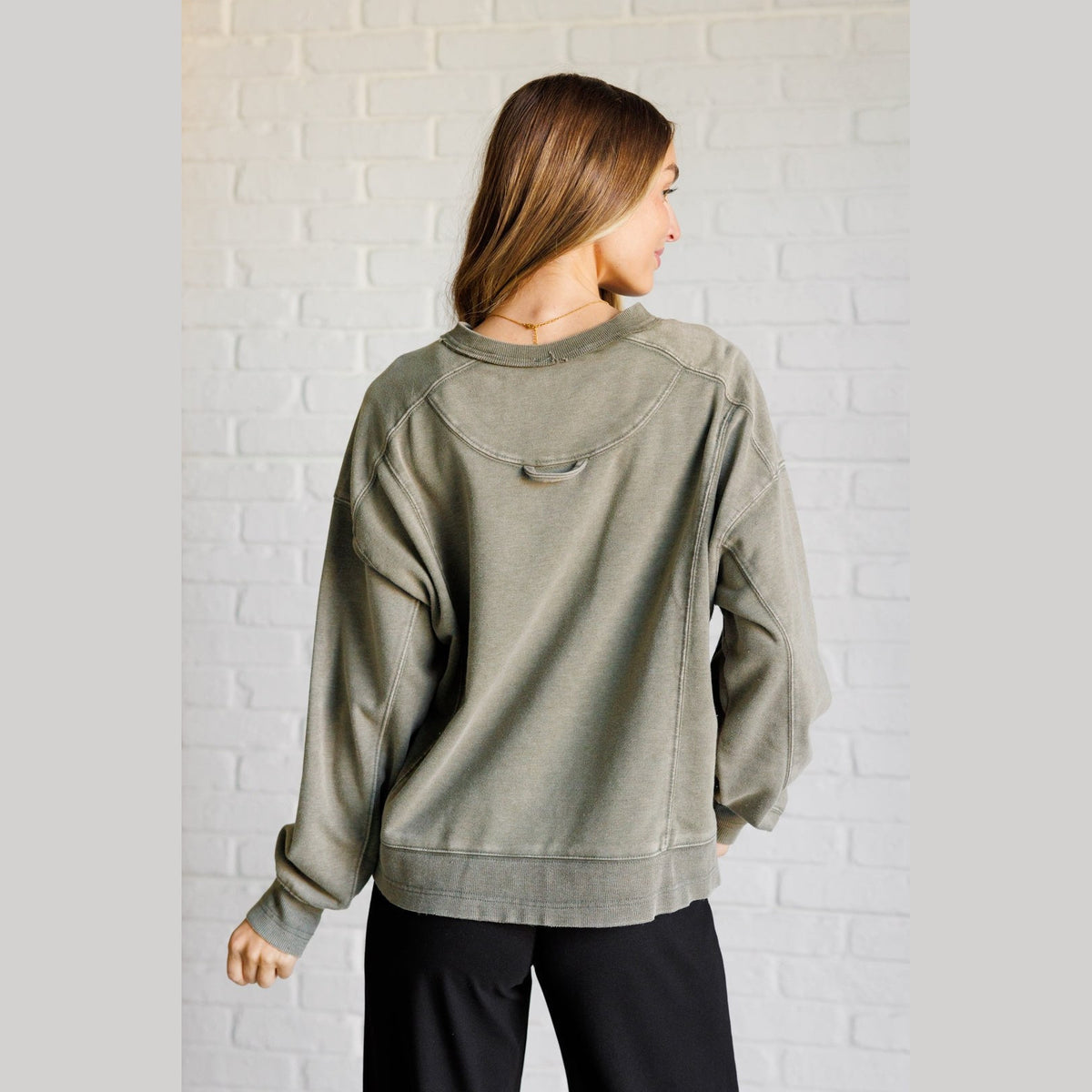 Quick Fix Mineral Wash Crew Neck Pullover in Army Green