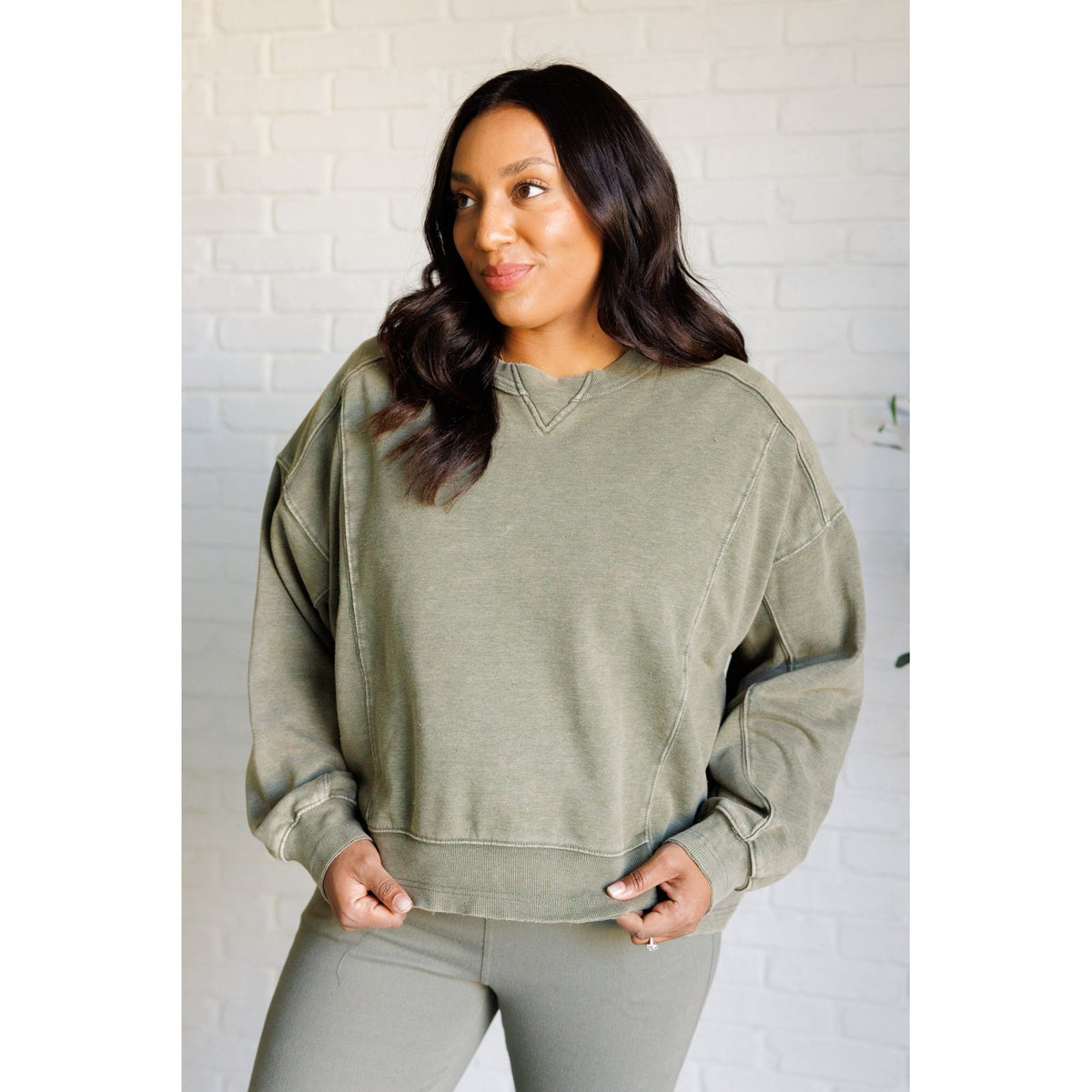 Quick Fix Mineral Wash Crew Neck Pullover in Army Green