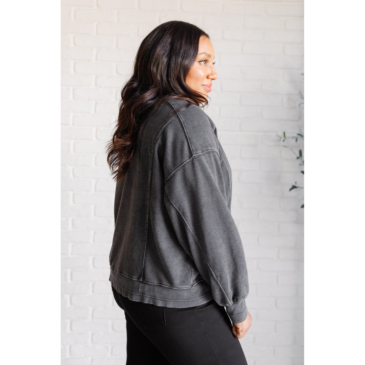 Quick Fix Mineral Wash Crew Neck Pullover in Black