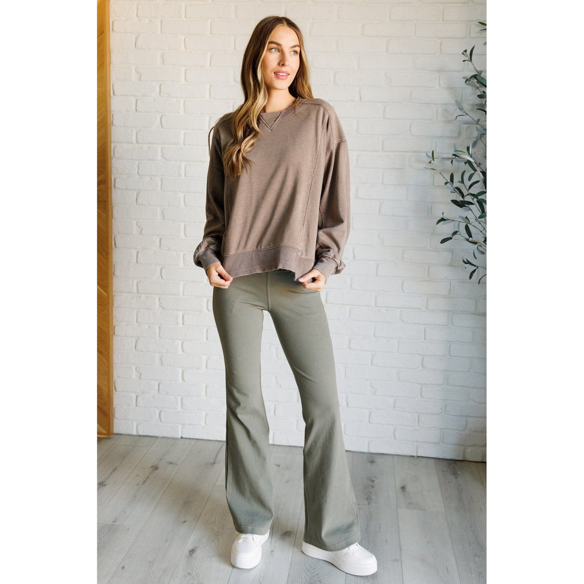 Quick Fix Mineral Wash Crew Neck Pullover in Mocha