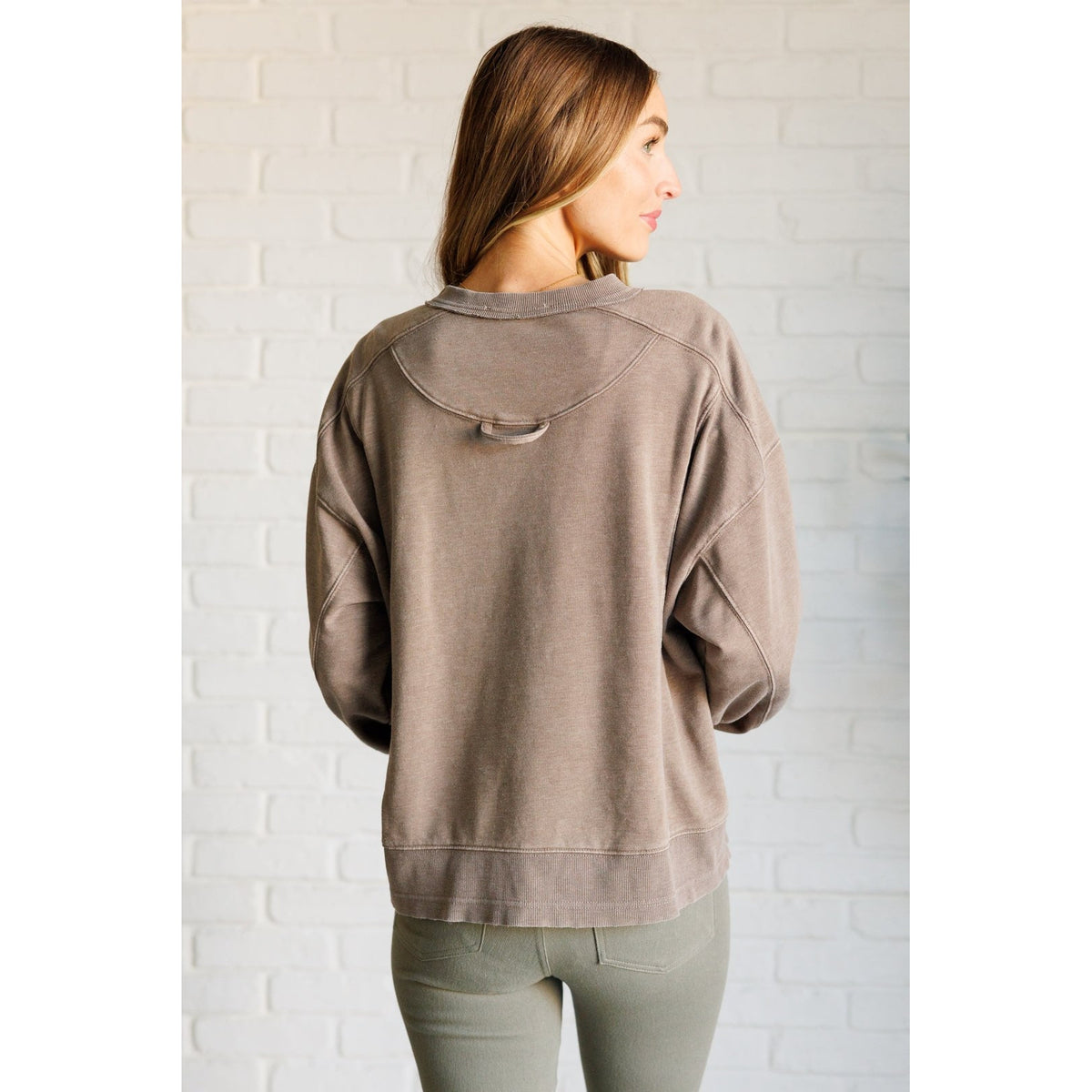 Quick Fix Mineral Wash Crew Neck Pullover in Mocha