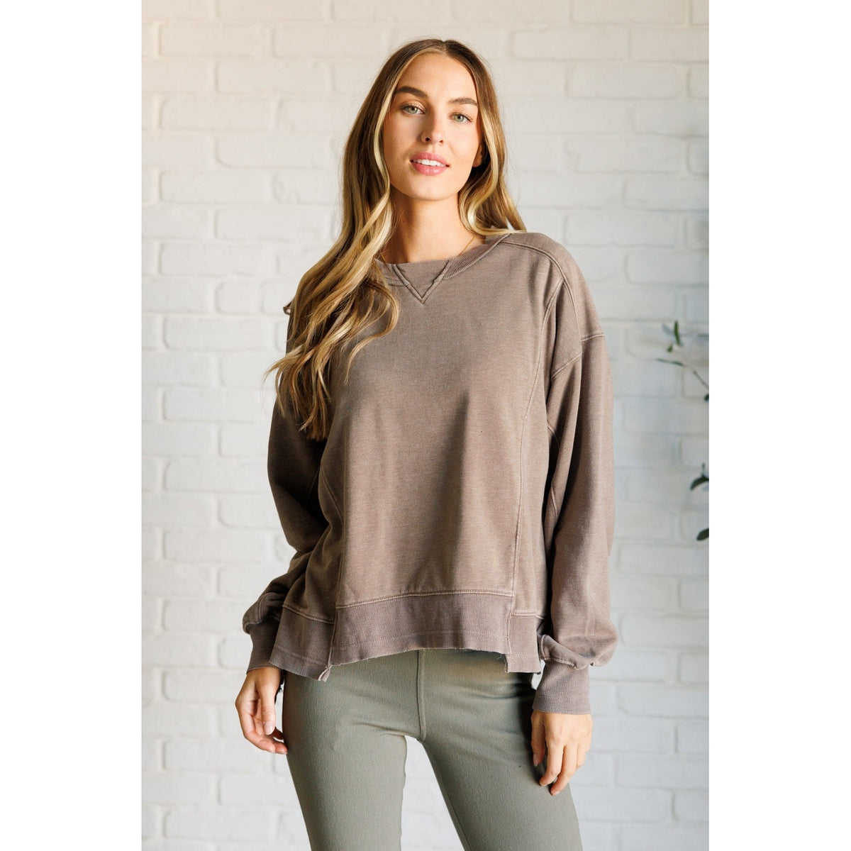 Quick Fix Mineral Wash Crew Neck Pullover in Mocha