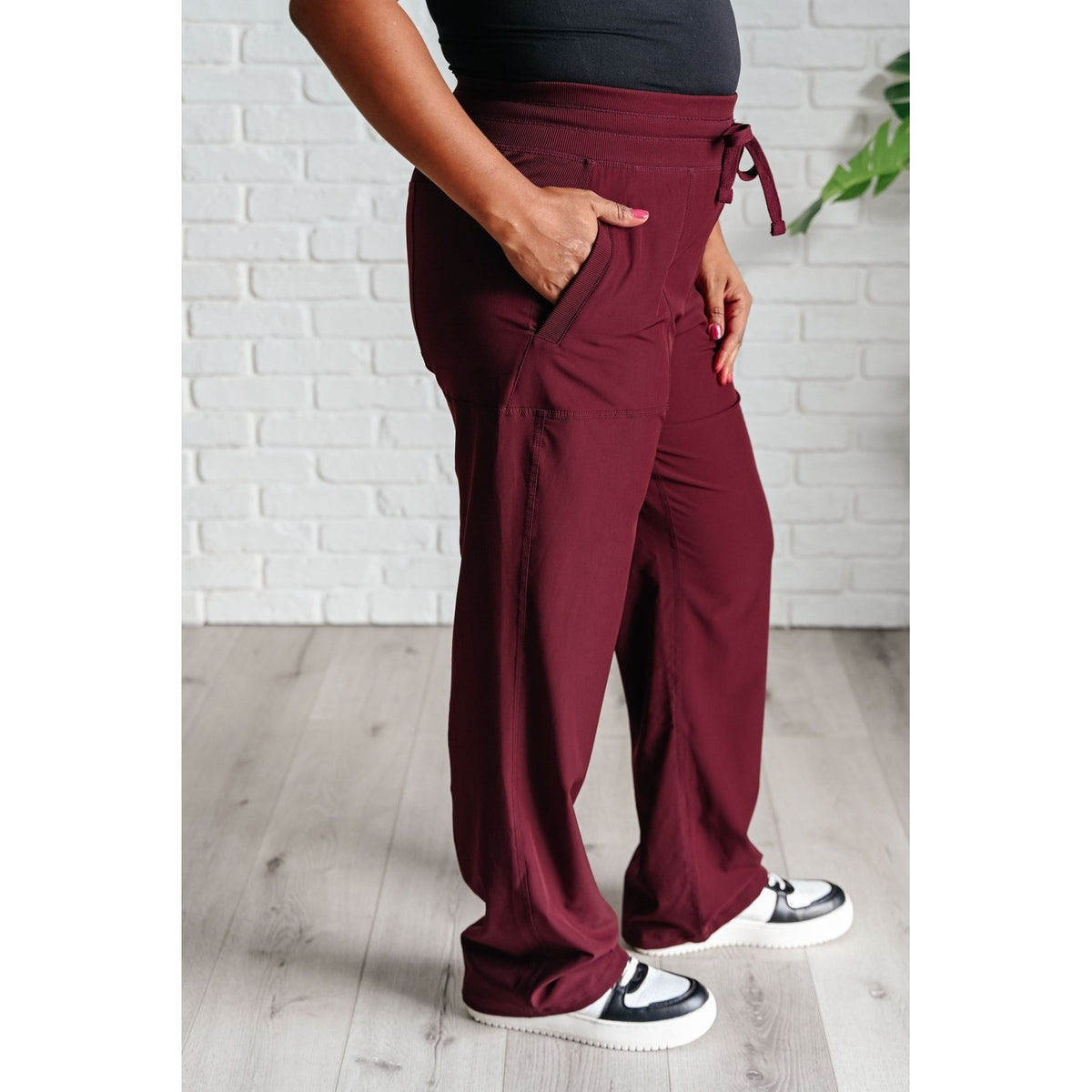 Runner's High Drawstring Joggers in Red Merlot