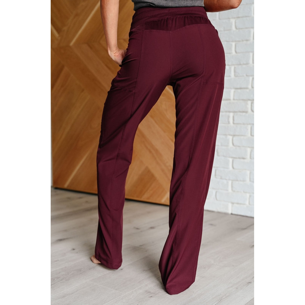 Runner's High Drawstring Joggers in Red Merlot