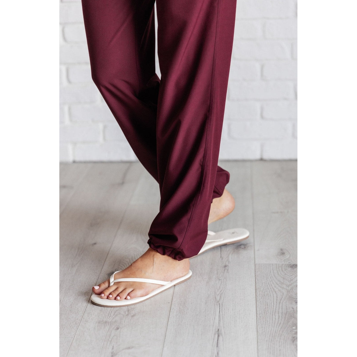 Runner's High Drawstring Joggers in Red Merlot