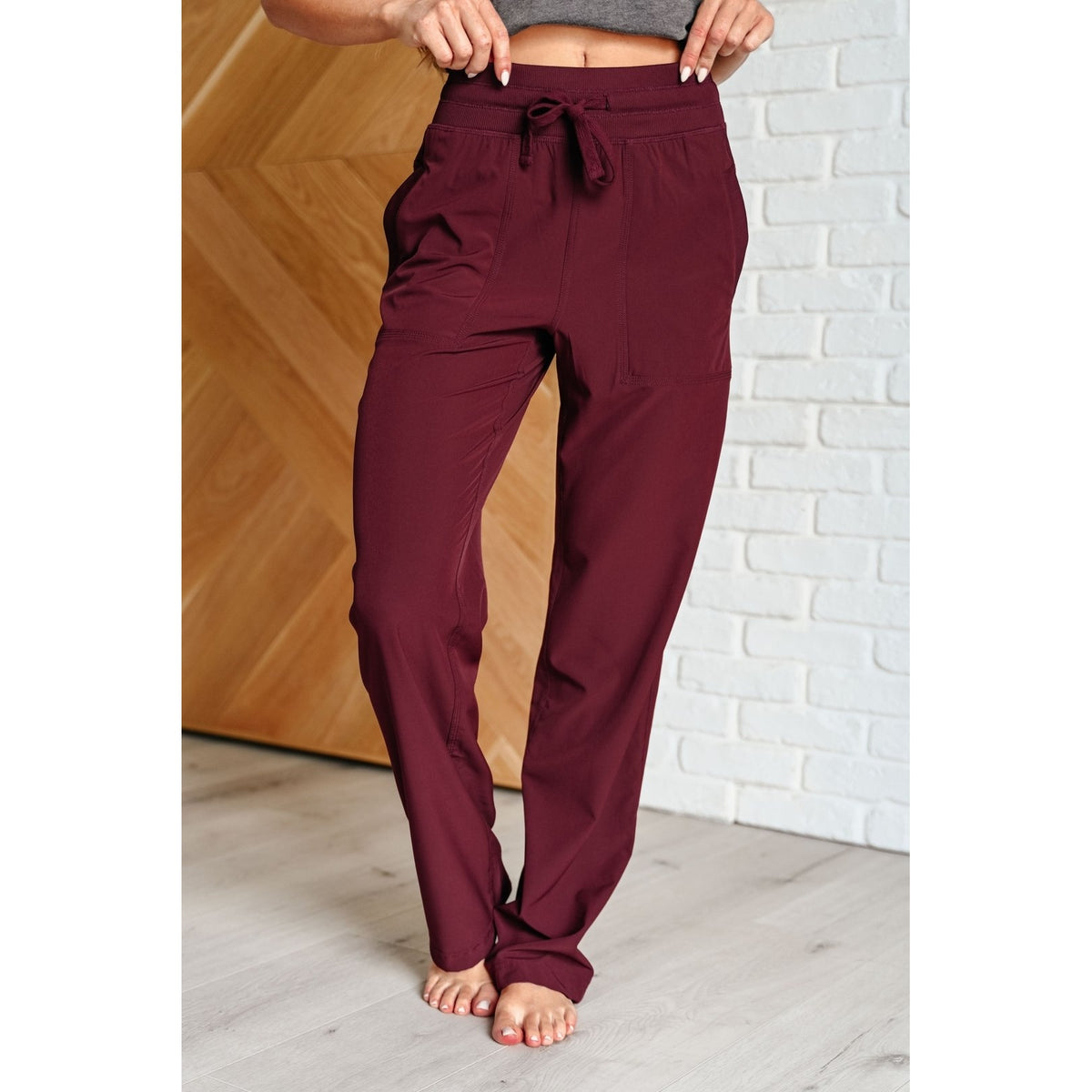 Runner's High Drawstring Joggers in Red Merlot