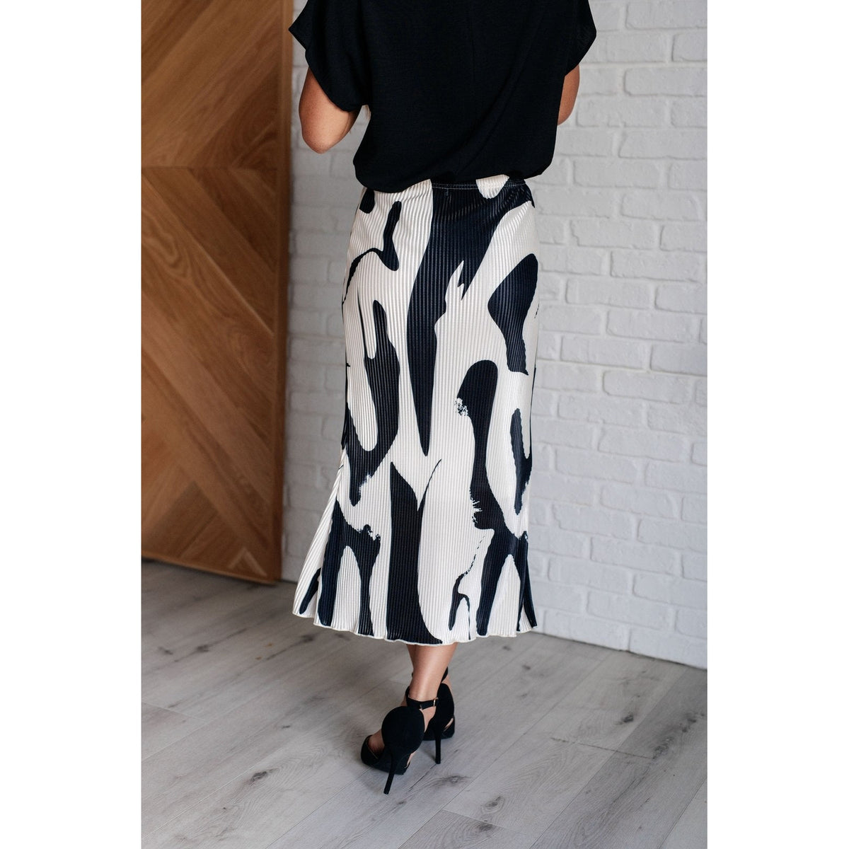 Thoroughly Modern Plisse Midi Skirt