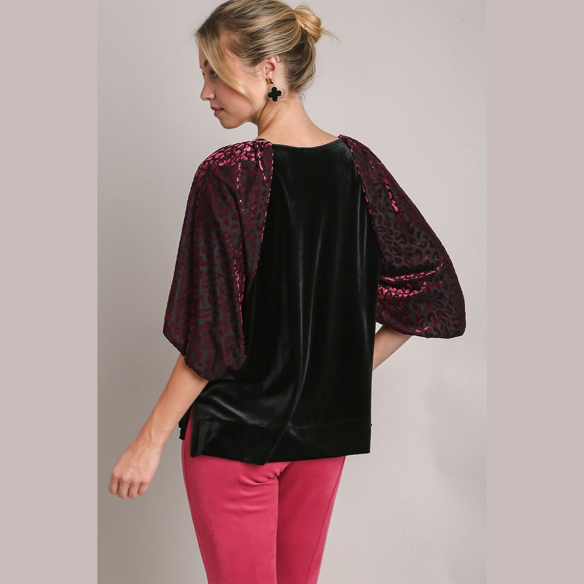 Umgee Round Neck Leopard Balloon Sleeve Velvet Top