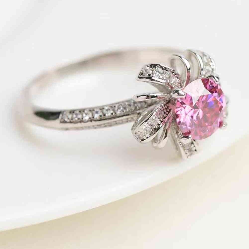 The Chloé Moissanite Flower-Shaped Ring